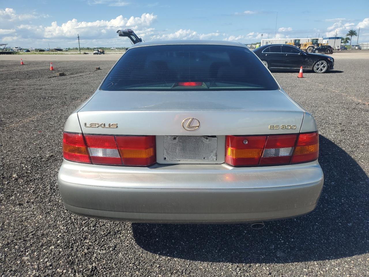 1999 Lexus Es 300 VIN: JT8BF28G0X5065883 Lot: 69515175
