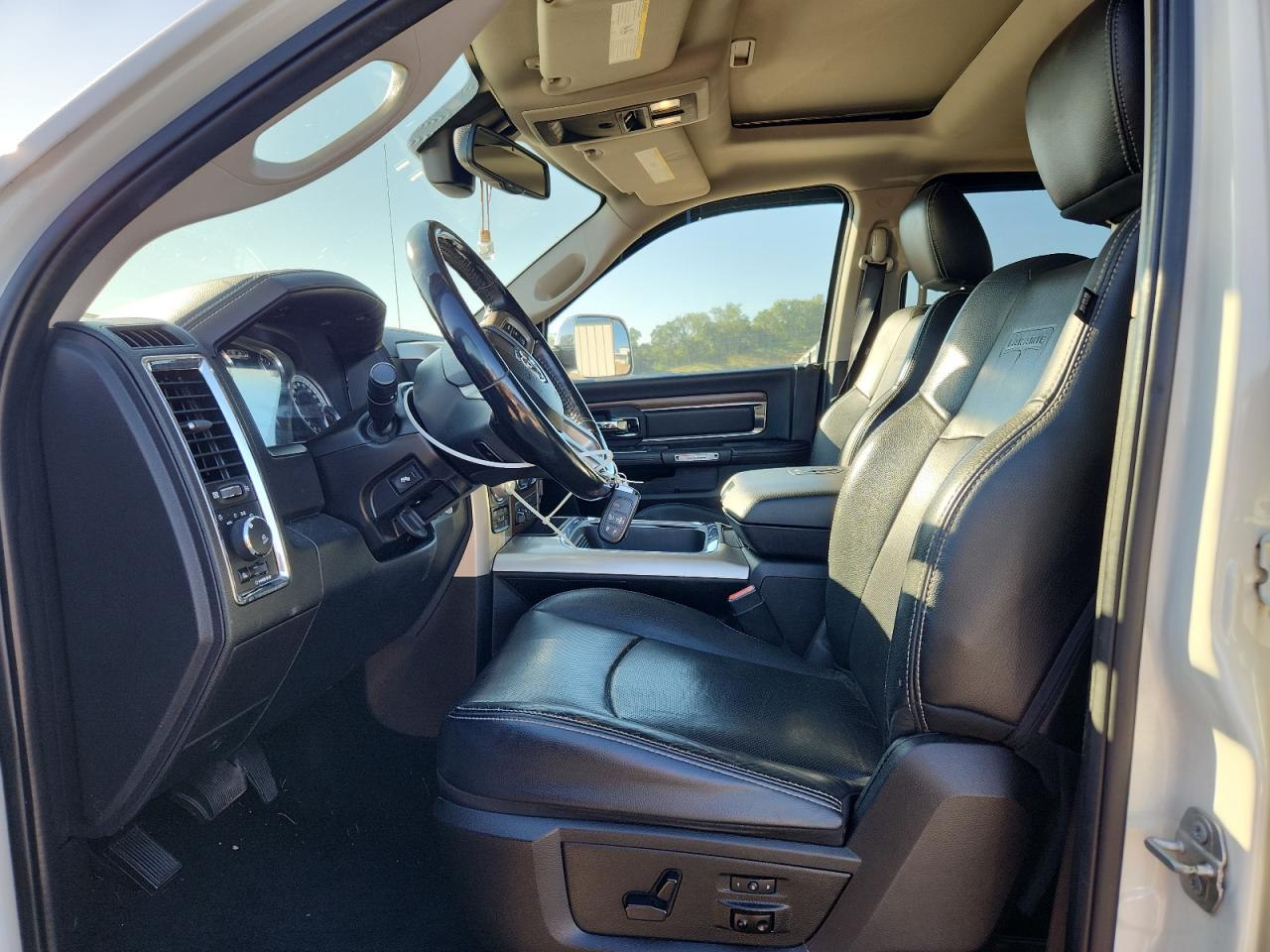 2016 Ram 1500 Laramie VIN: 1C6RR7NM1GS392560 Lot: 81747995