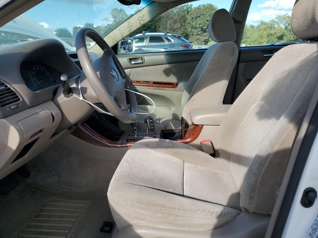 2002 Toyota Camry Le VIN: 4T1BE32K52U112567 Lot: 84189535