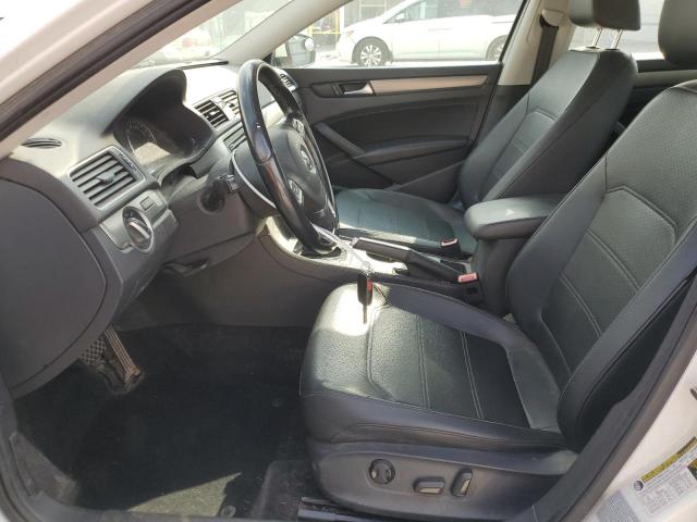 Sedans VOLKSWAGEN PASSAT 2015 Biały