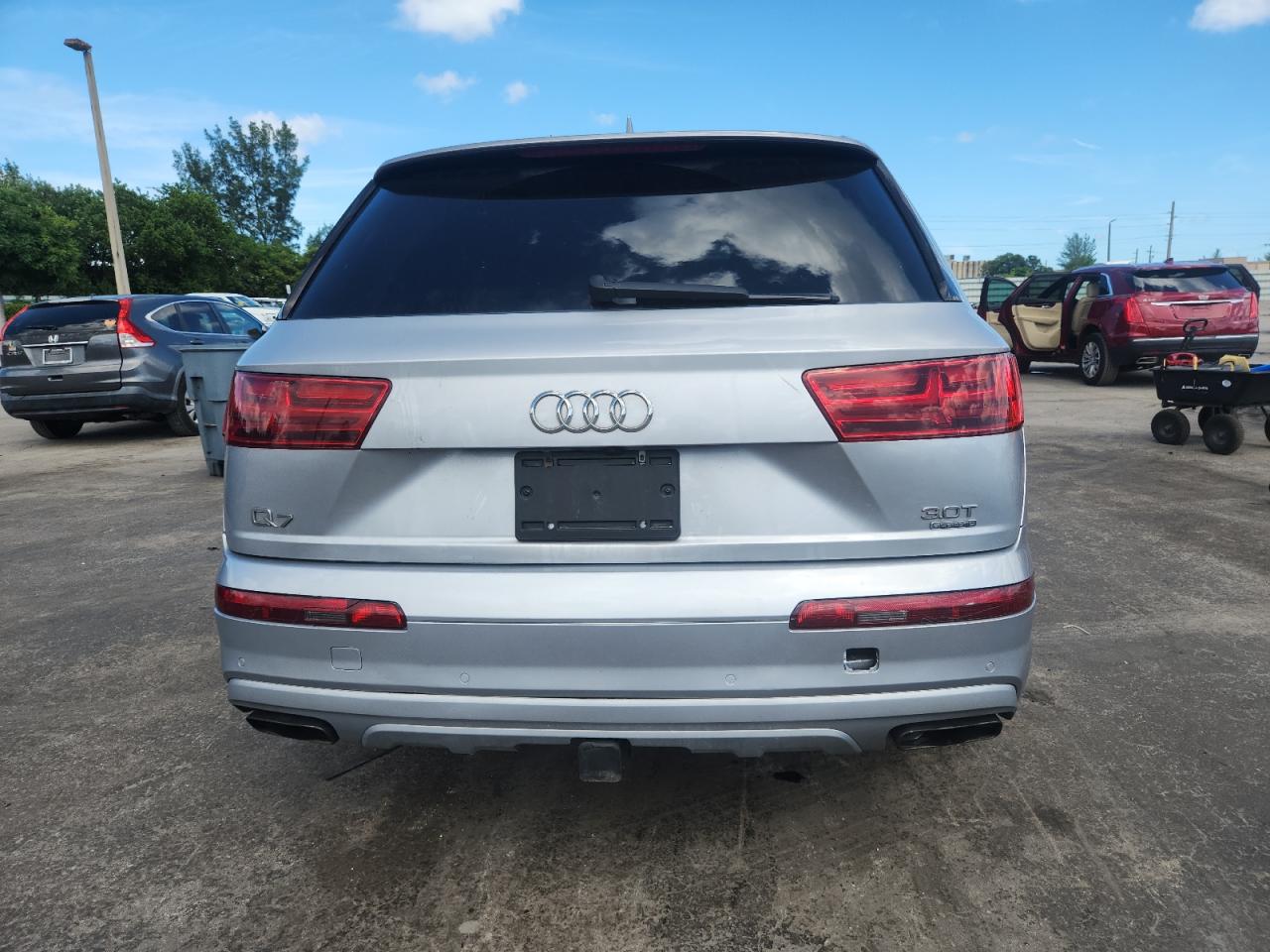 2017 Audi Q7 Premium Plus VIN: WA1LAAF70HD005038 Lot: 81623175