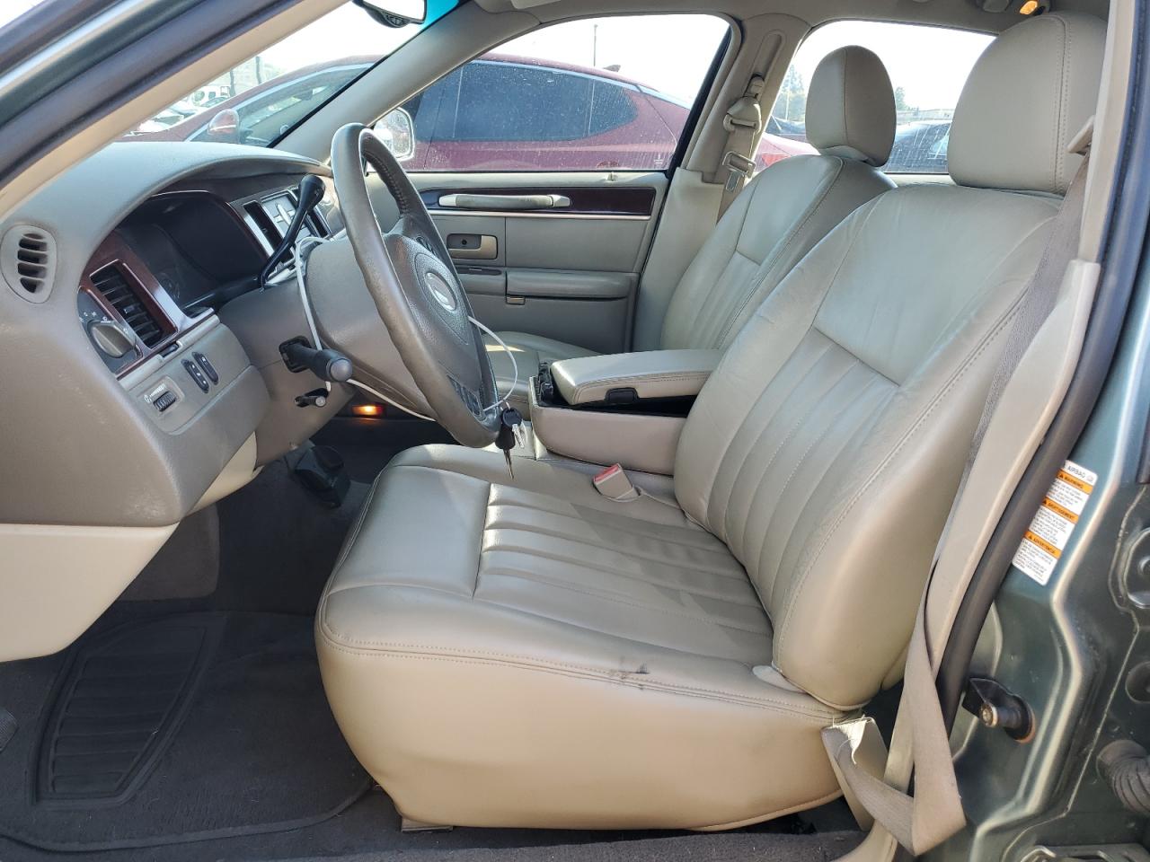 2004 Lincoln Town Car Executive VIN: 1LNHM81W64Y657042 Lot: 82072875