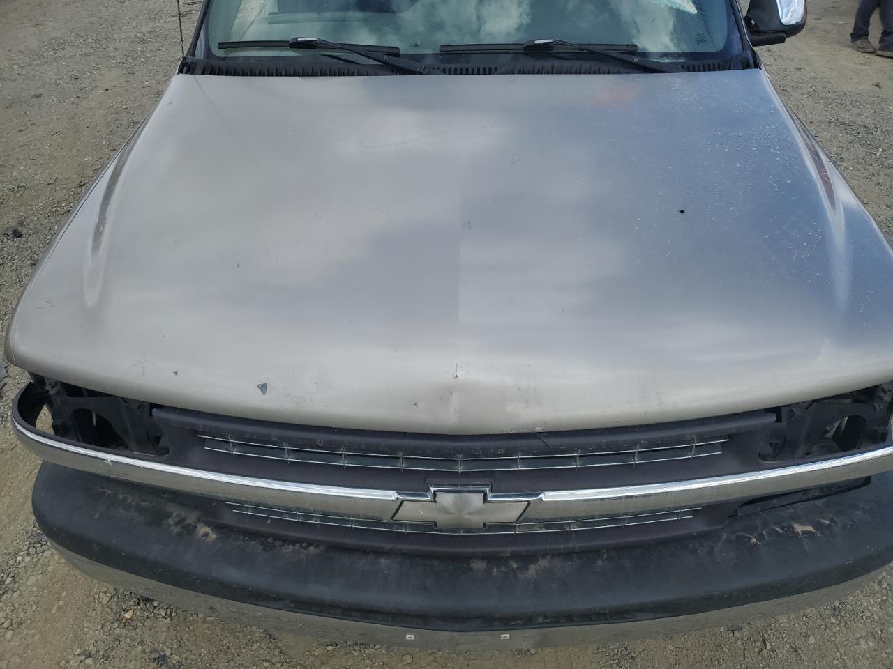 2000 Chevrolet Silverado C1500 VIN: 2GCEC19T7Y1204231 Lot: 81878475
