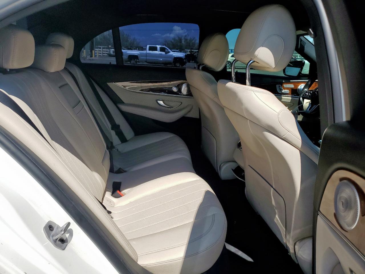 2019 Mercedes-Benz E 300 VIN: WDDZF4JB3KA660050 Lot: 81525785