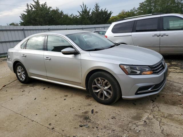  VOLKSWAGEN PASSAT 2017 Серебристый