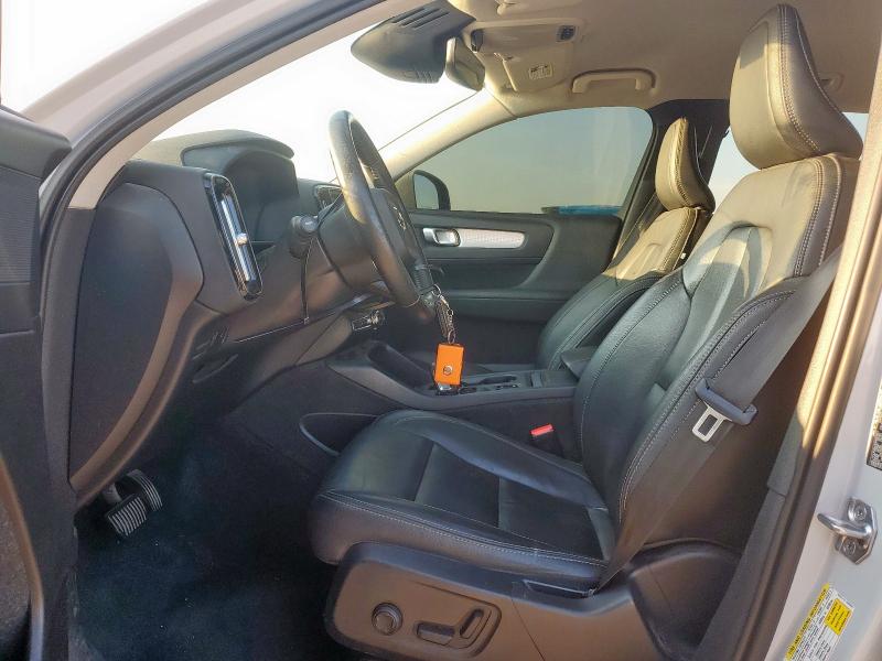 2021 VOLVO XC40 T5 MOMENTUM  