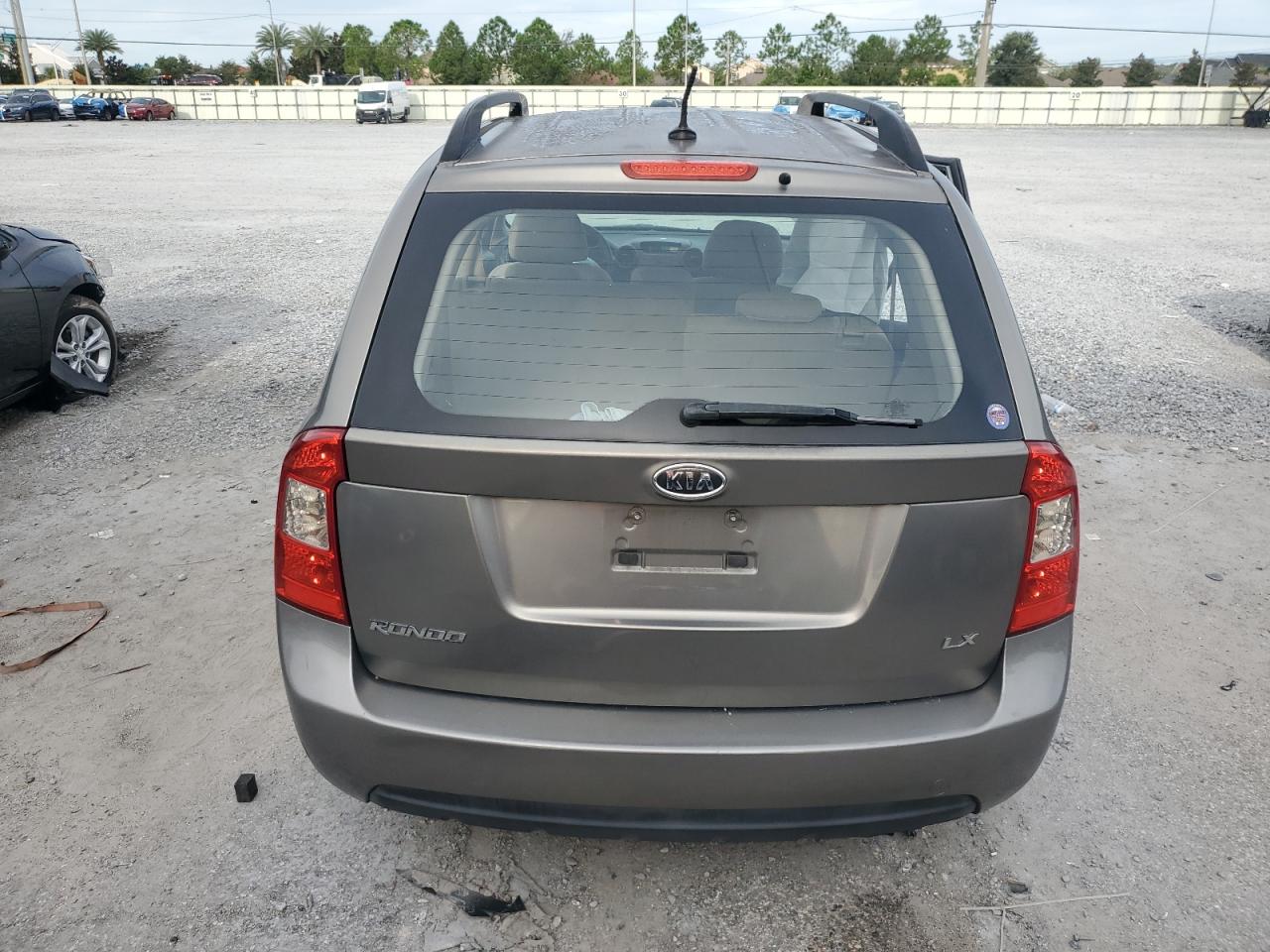 2009 Kia Rondo Base VIN: KNAFG528497248890 Lot: 81419495