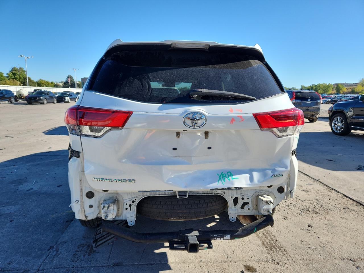 2018 Toyota Highlander Le VIN: 5TDBZRFH2JS883713 Lot: 82119555