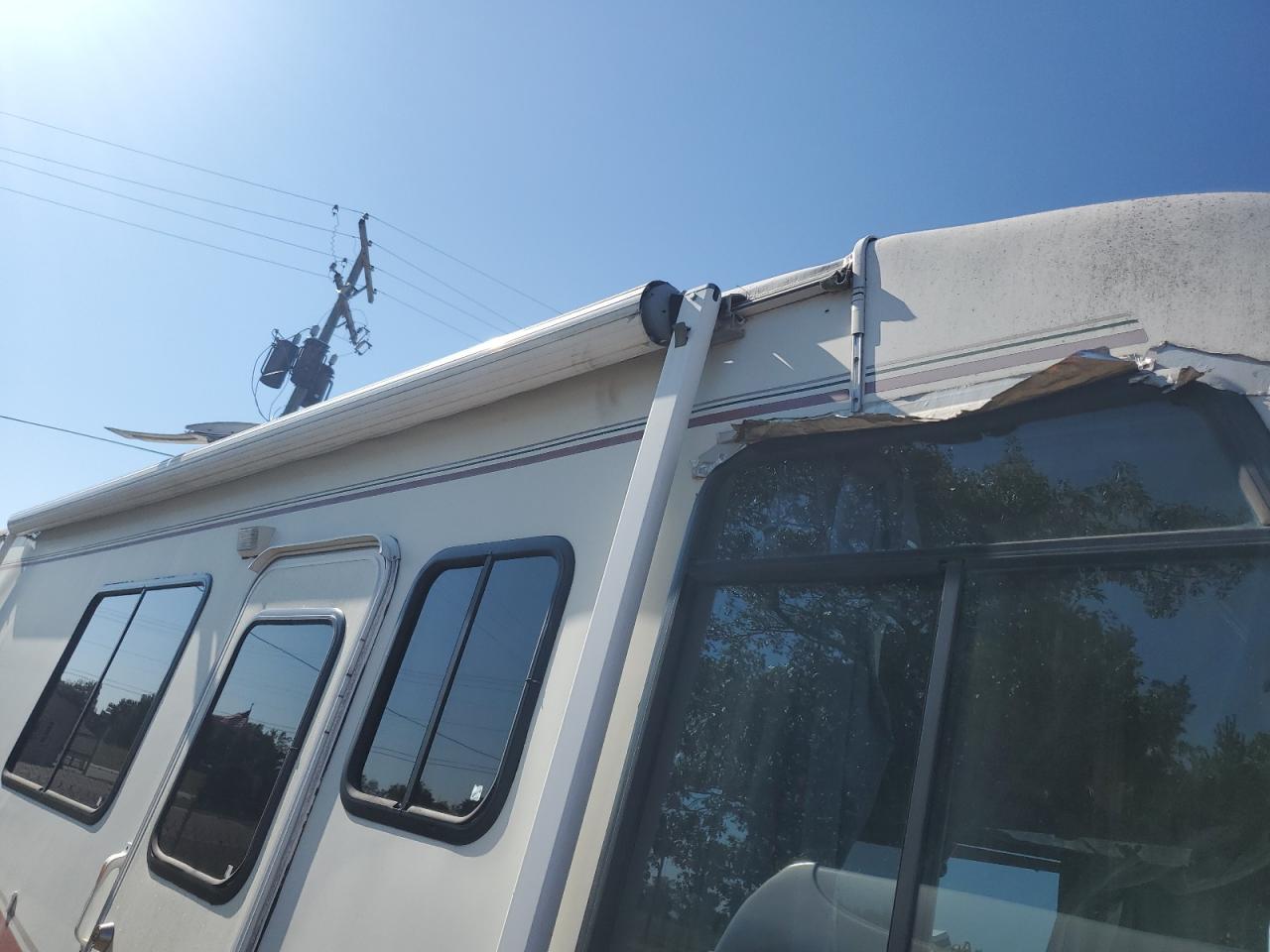 1999 Ford Rv - Rv VIN: 3FCMF53S3XJA11545 Lot: 81228875