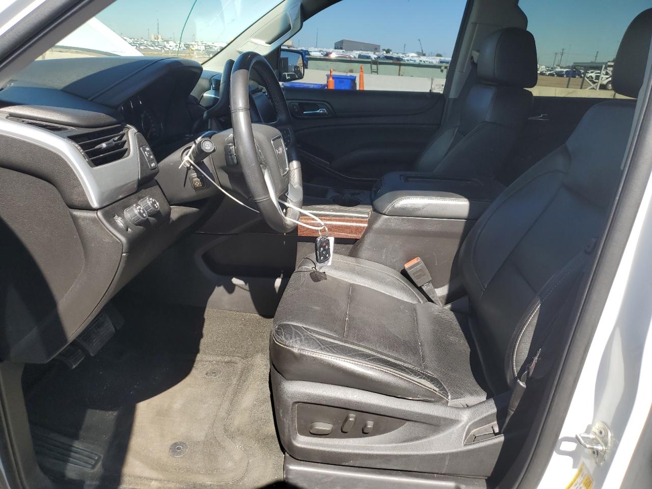 2016 GMC Yukon Xl K1500 Slt VIN: 1GKS2GKC1GR262333 Lot: 83965535