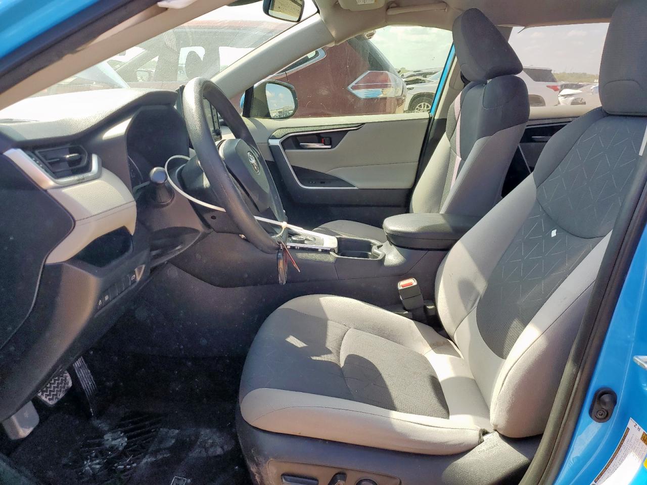 2021 Toyota Rav4 Xle VIN: JTMRWRFV0MD114365 Lot: 81020125