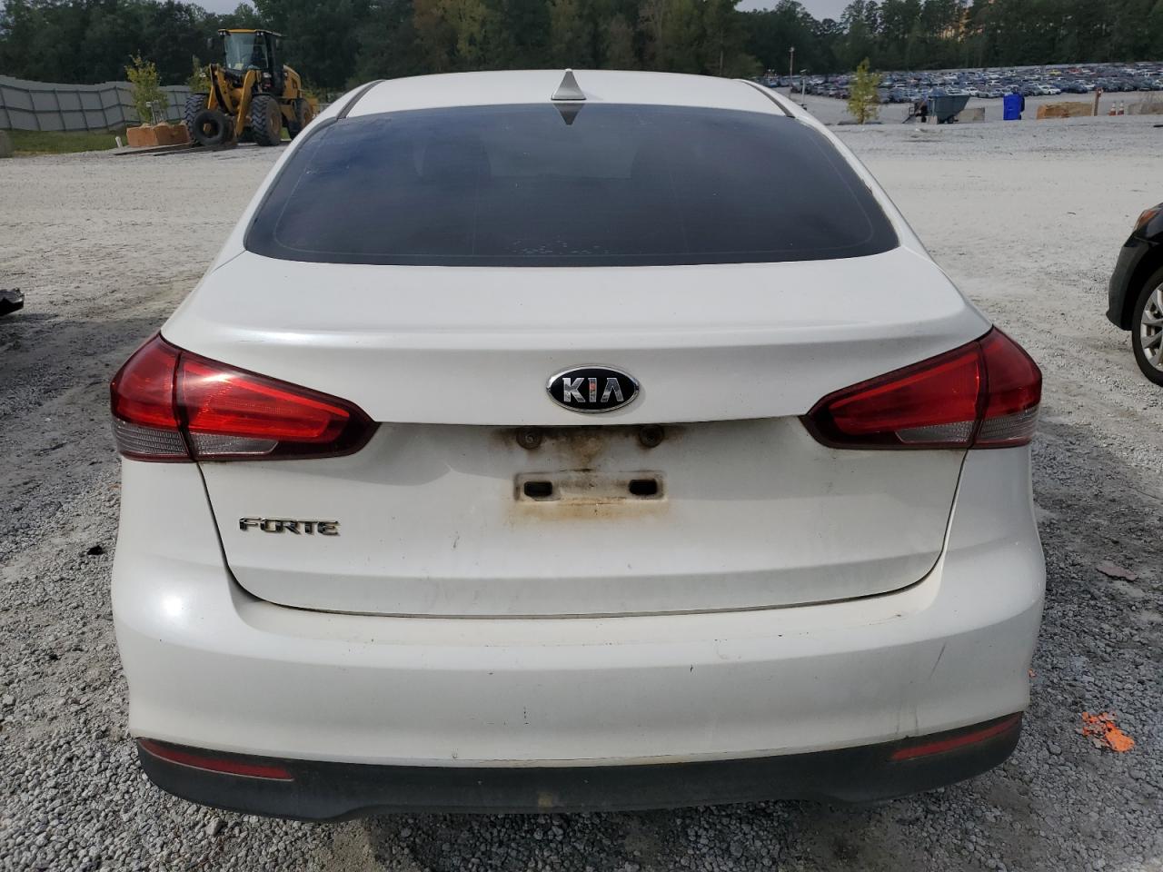 2018 Kia Forte Lx VIN: 3KPFL4A71JE256323 Lot: 84263295