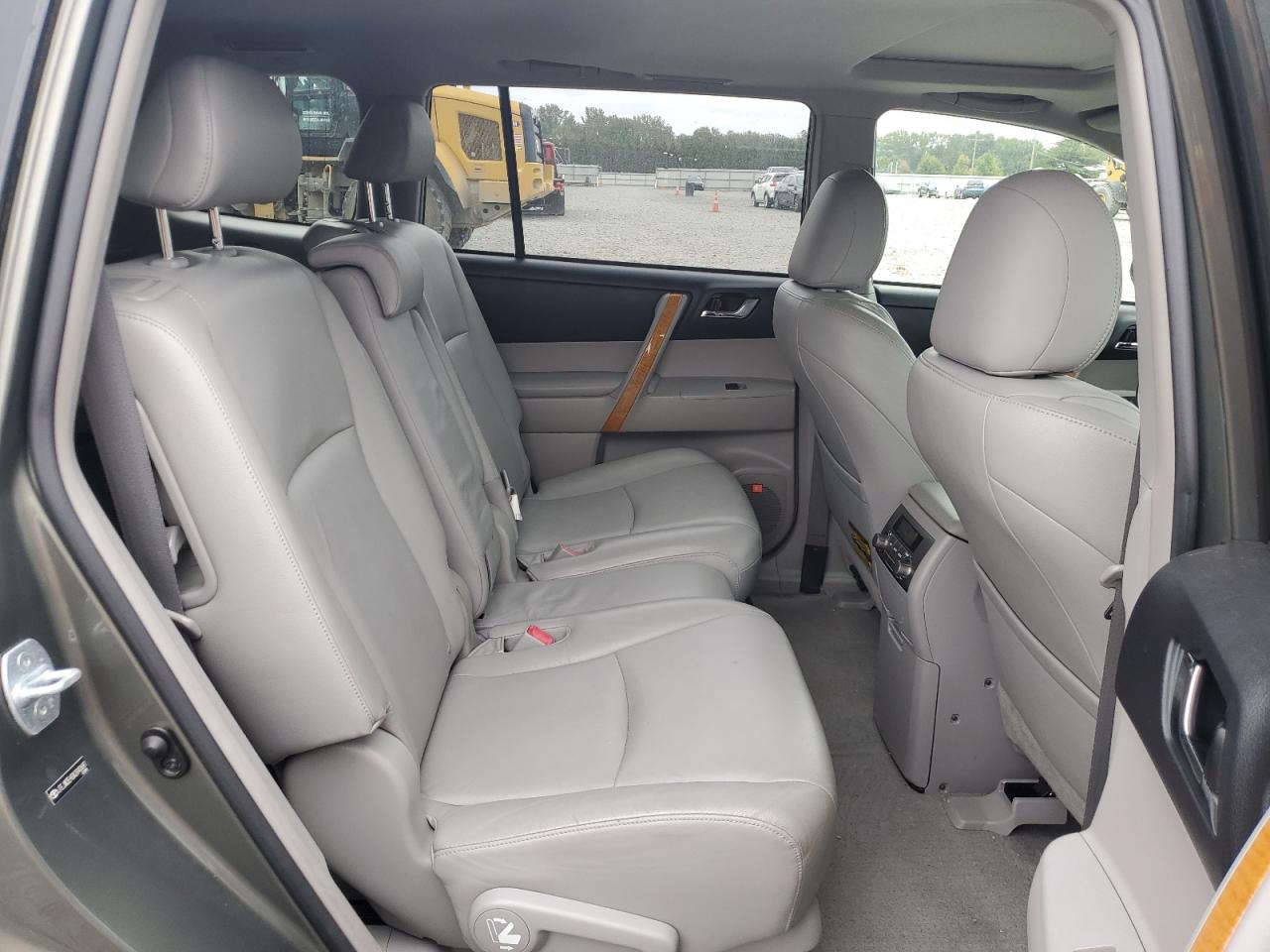 2010 Toyota Highlander Hybrid Limited VIN: JTEJW3EH0A2040681 Lot: 83945445