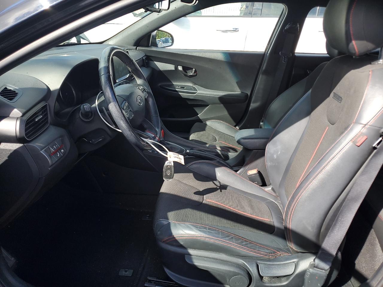 2019 Hyundai Veloster Base VIN: KMHTG6AFXKU013893 Lot: 70712375