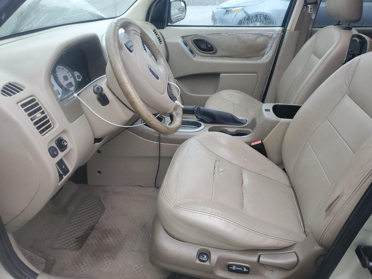 2005 Ford Escape Limited VIN: 1FMCU94165KC72701 Lot: 84200915
