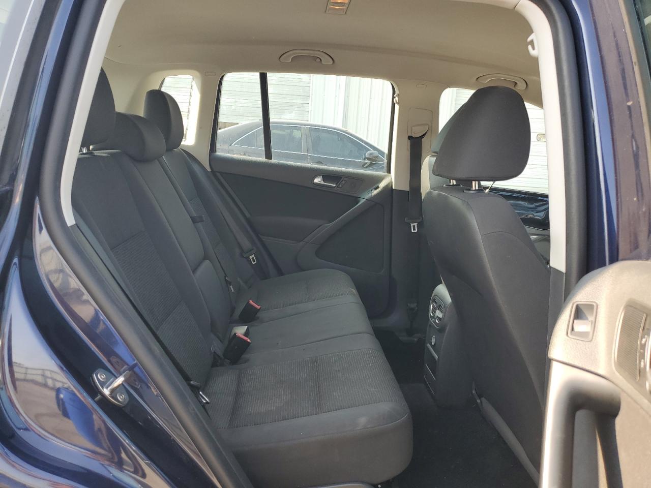 2015 Volkswagen Tiguan S VIN: WVGAV7AX3FW599813 Lot: 81633345