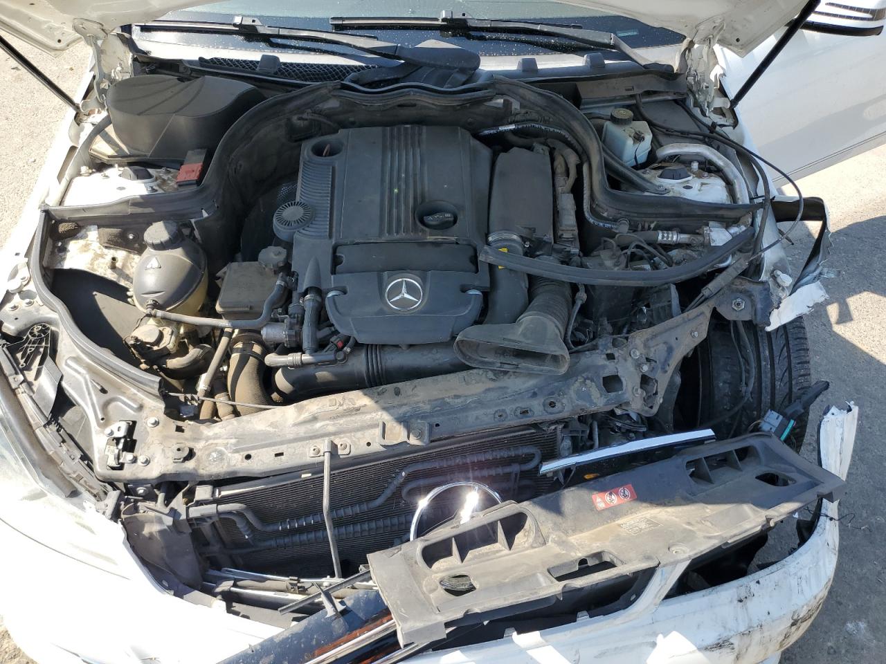 2014 Mercedes-Benz C 250 VIN: WDDGF4HB5ER305402 Lot: 72009625