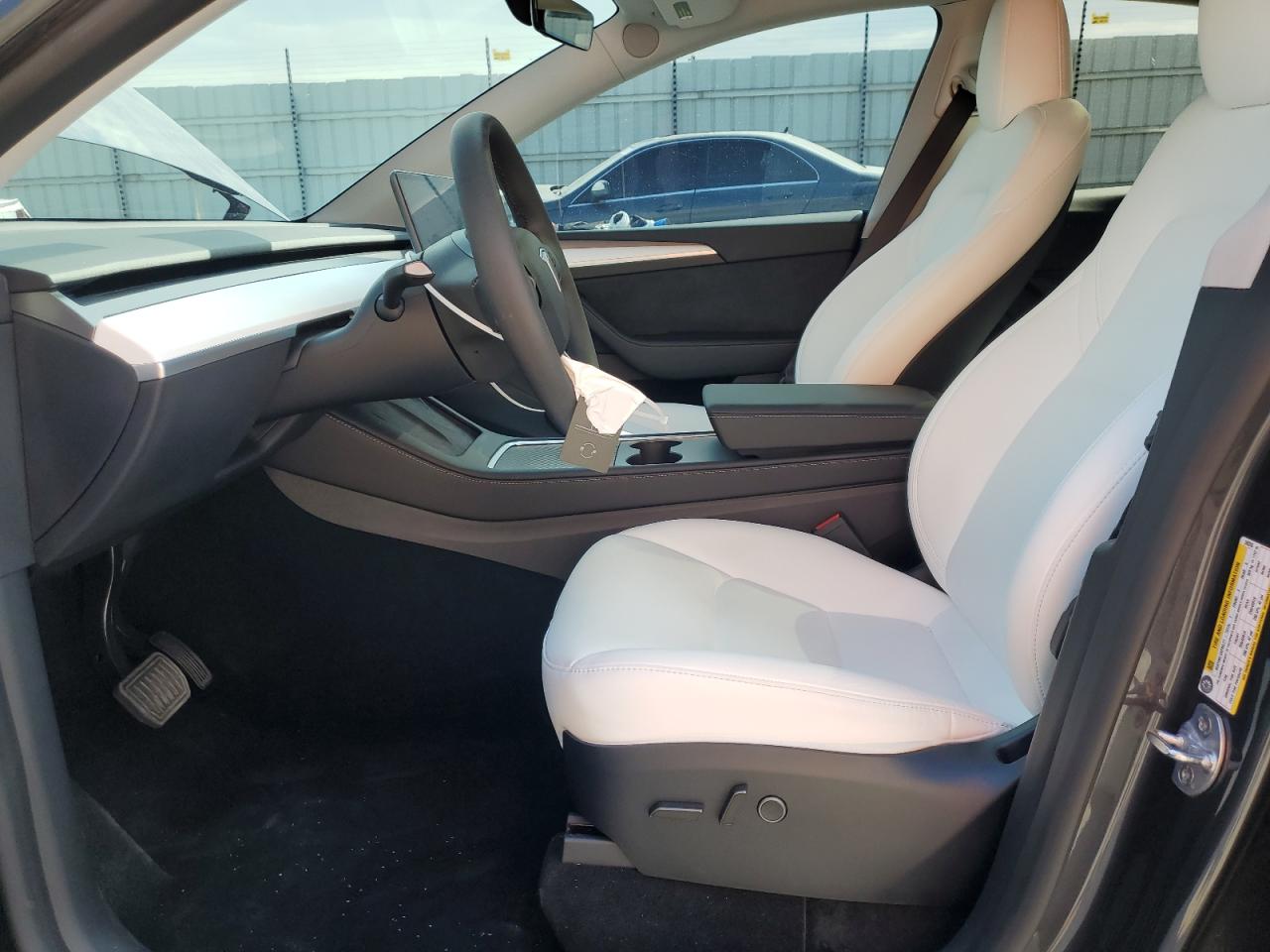 2025 Tesla Model Y VIN: 7SAYGAEE0SF245316 Lot: 81234375