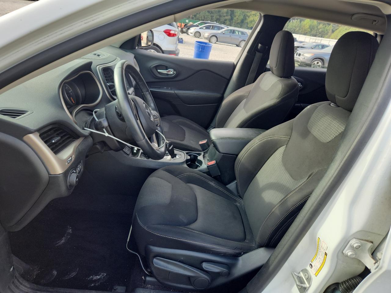 2017 Jeep Cherokee Latitude VIN: 1C4PJLCB7HW503057 Lot: 81386855