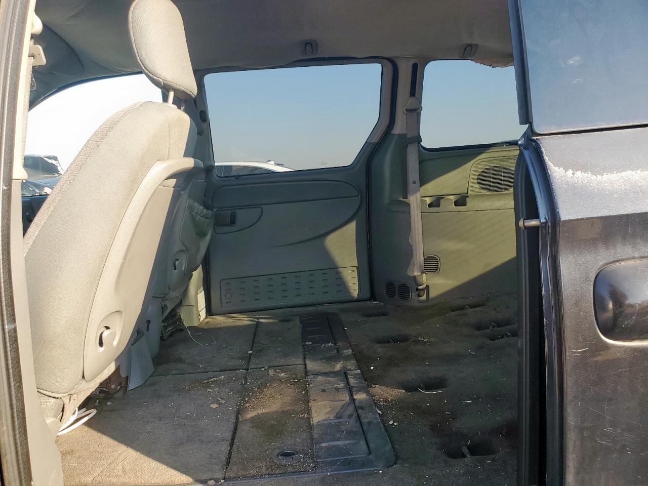 2005 Chrysler Town & Country Lx VIN: 2C4GP44R95R277284 Lot: 80938085