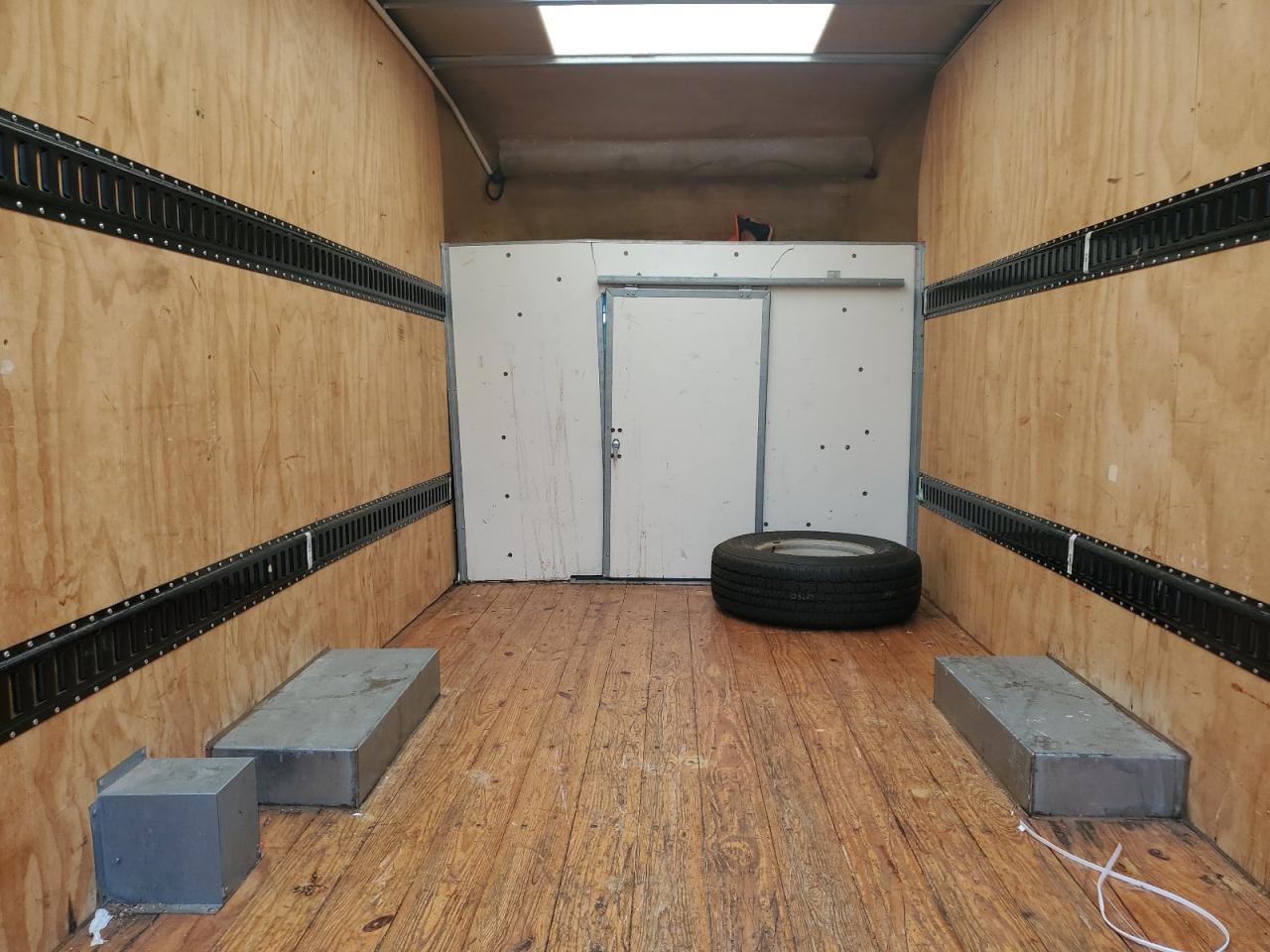 2017 Ford Econoline E350 Super Duty Cutaway Van VIN: 1FDWE3FSXHDC09428 Lot: 82085175