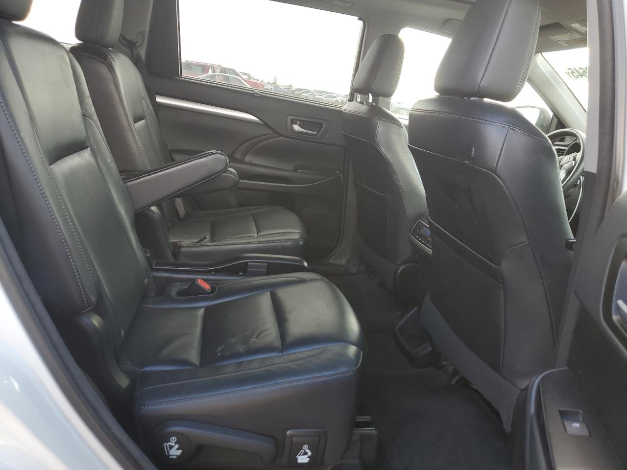 2015 Toyota Highlander Xle VIN: 5TDJKRFH7FS079706 Lot: 81330645