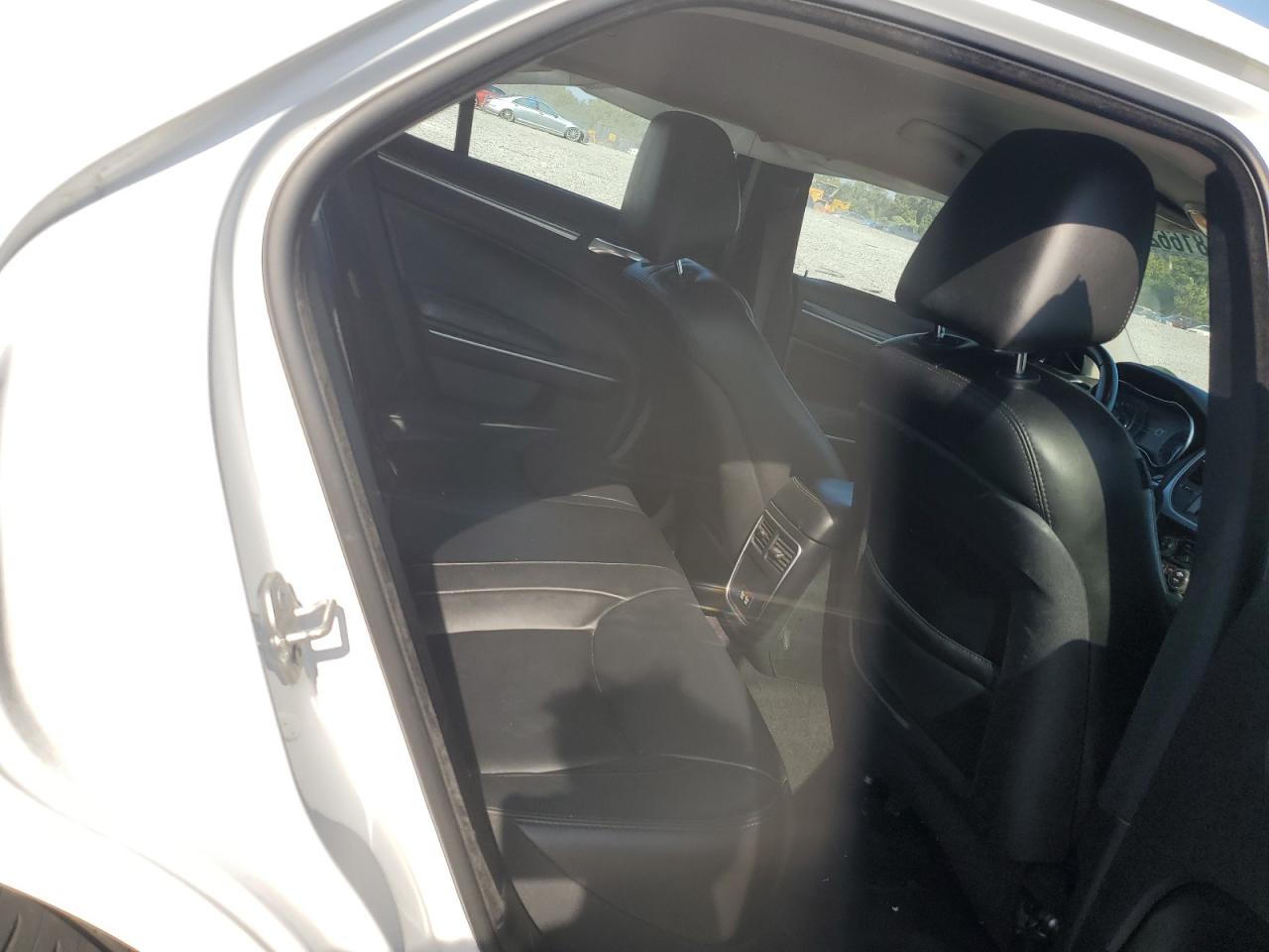 2018 Chrysler 300 Touring VIN: 2C3CCAAG8JH342061 Lot: 81662535