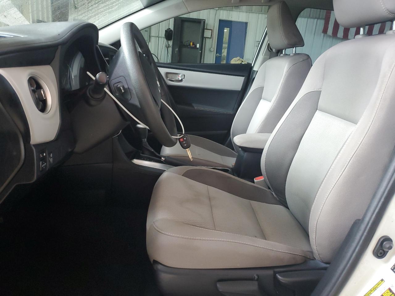 2018 Toyota Corolla L VIN: 2T1BURHE2JC103235 Lot: 84211615