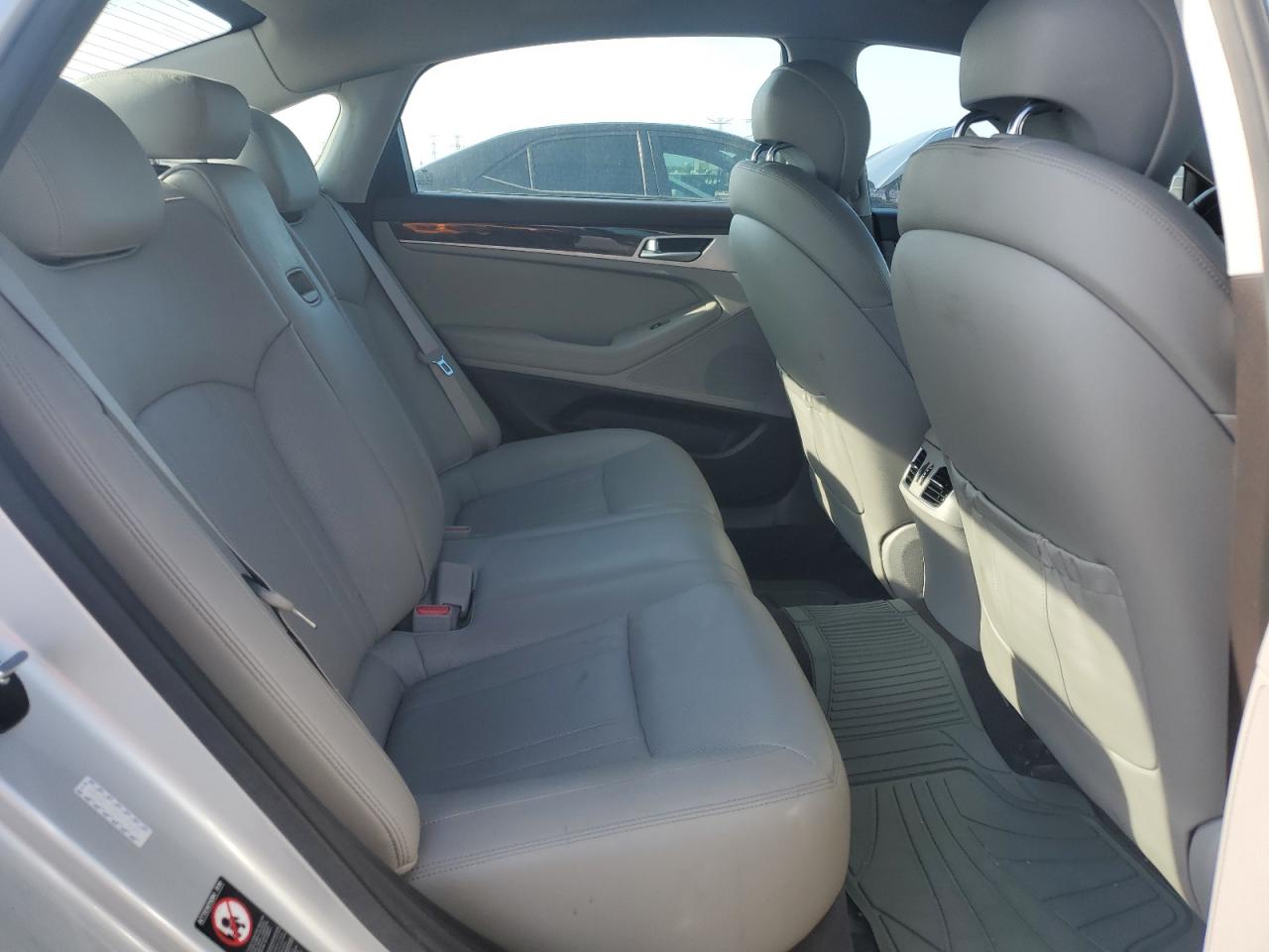 2016 Hyundai Genesis 3.8L VIN: KMHGN4JE8GU135484 Lot: 81460055