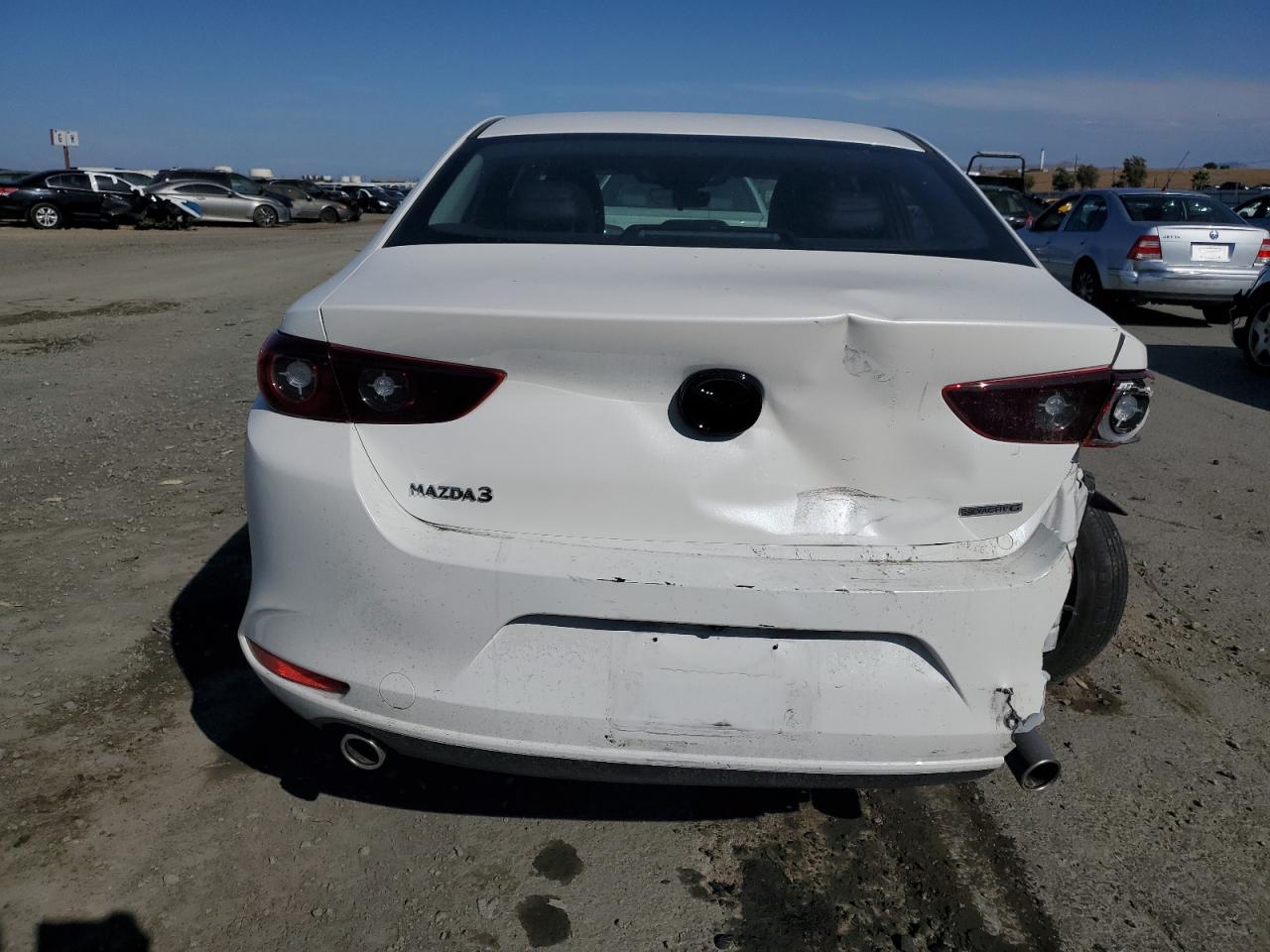 2022 Mazda 3 Preferred VIN: 3MZBPACL1NM318209 Lot: 81742955