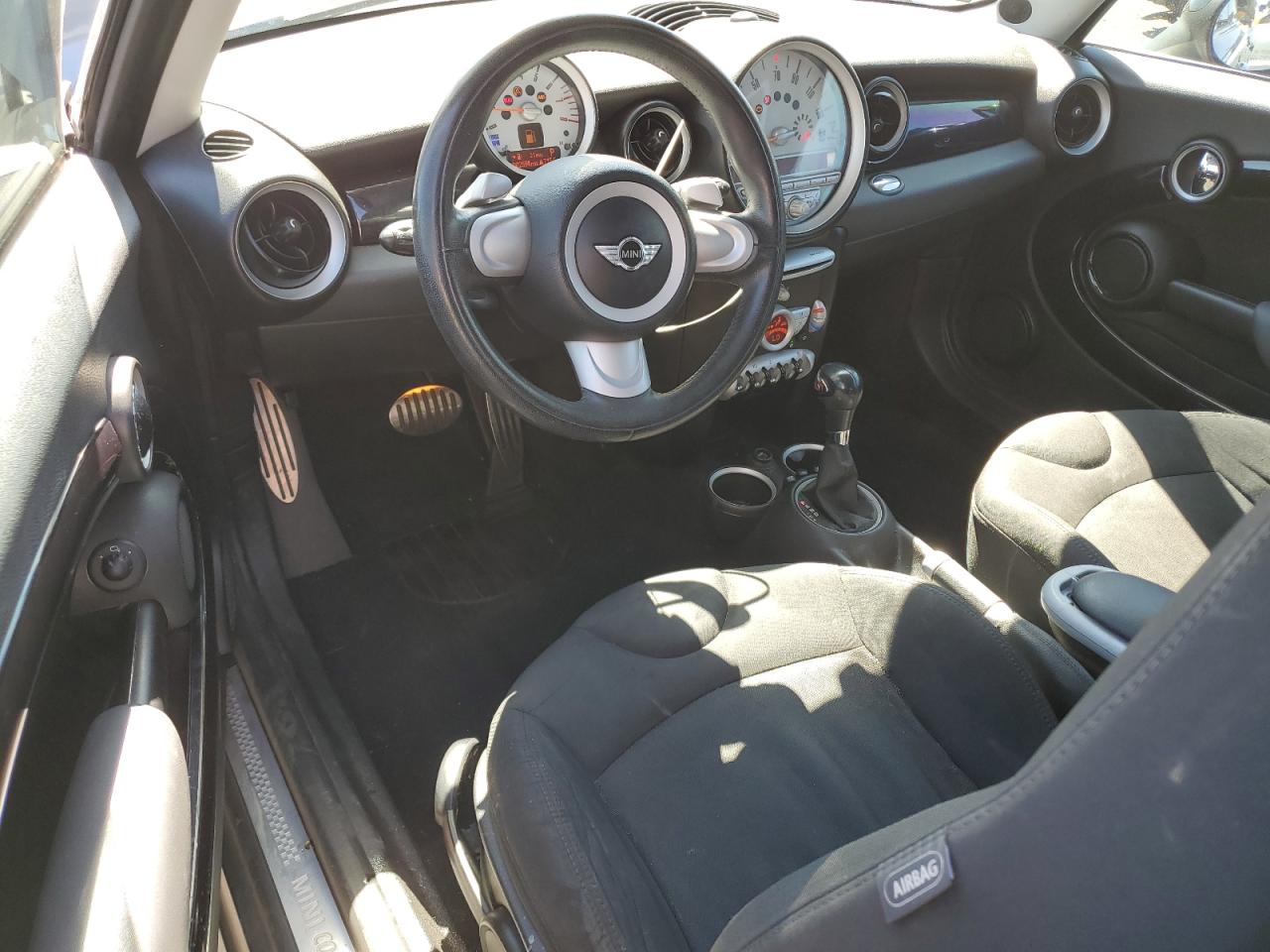 2008 Mini Cooper S VIN: WMWMF735X8TV36008 Lot: 81257325