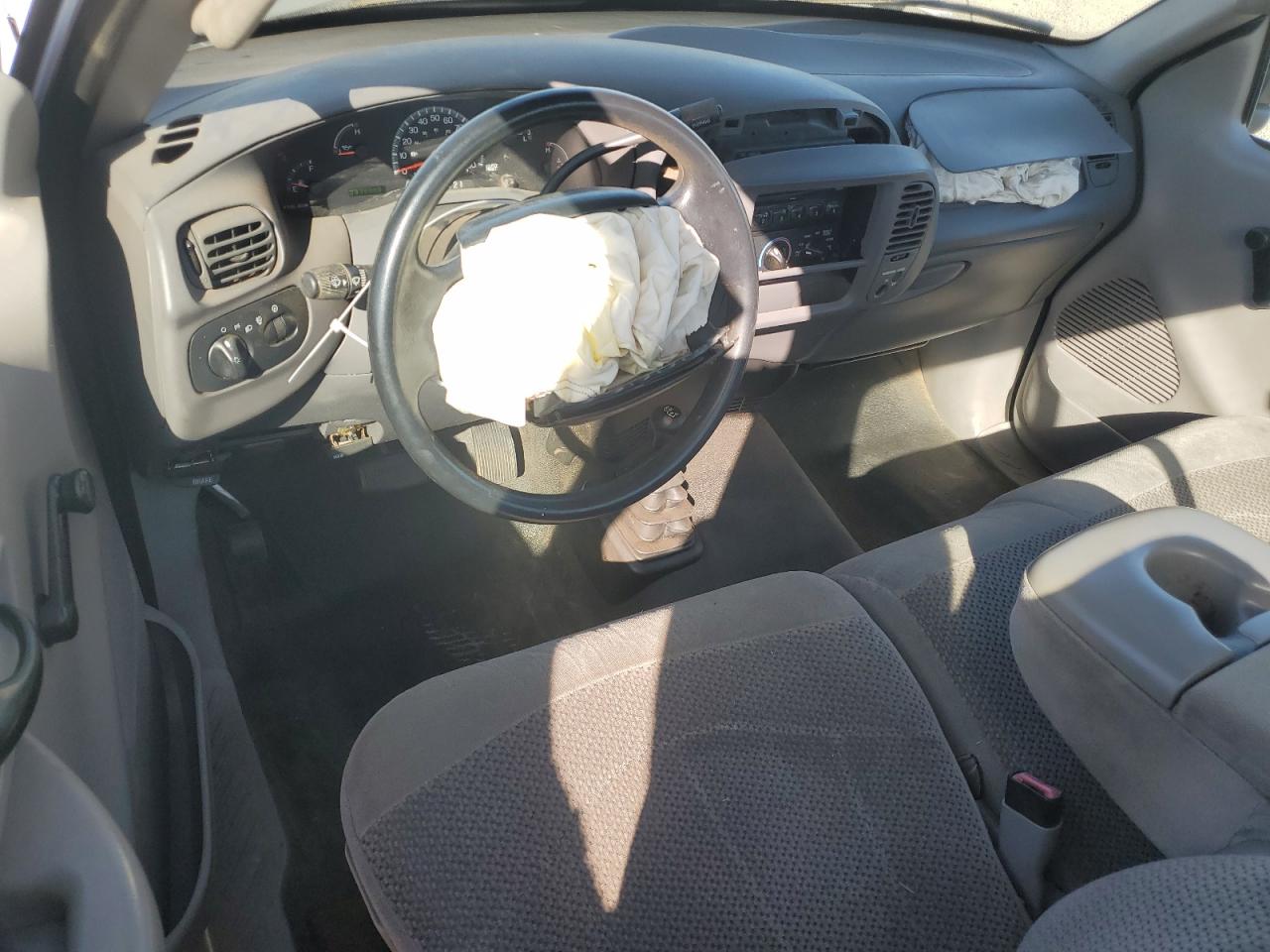 2000 Ford F150 VIN: 1FTRF18W0YKA27994 Lot: 82090145