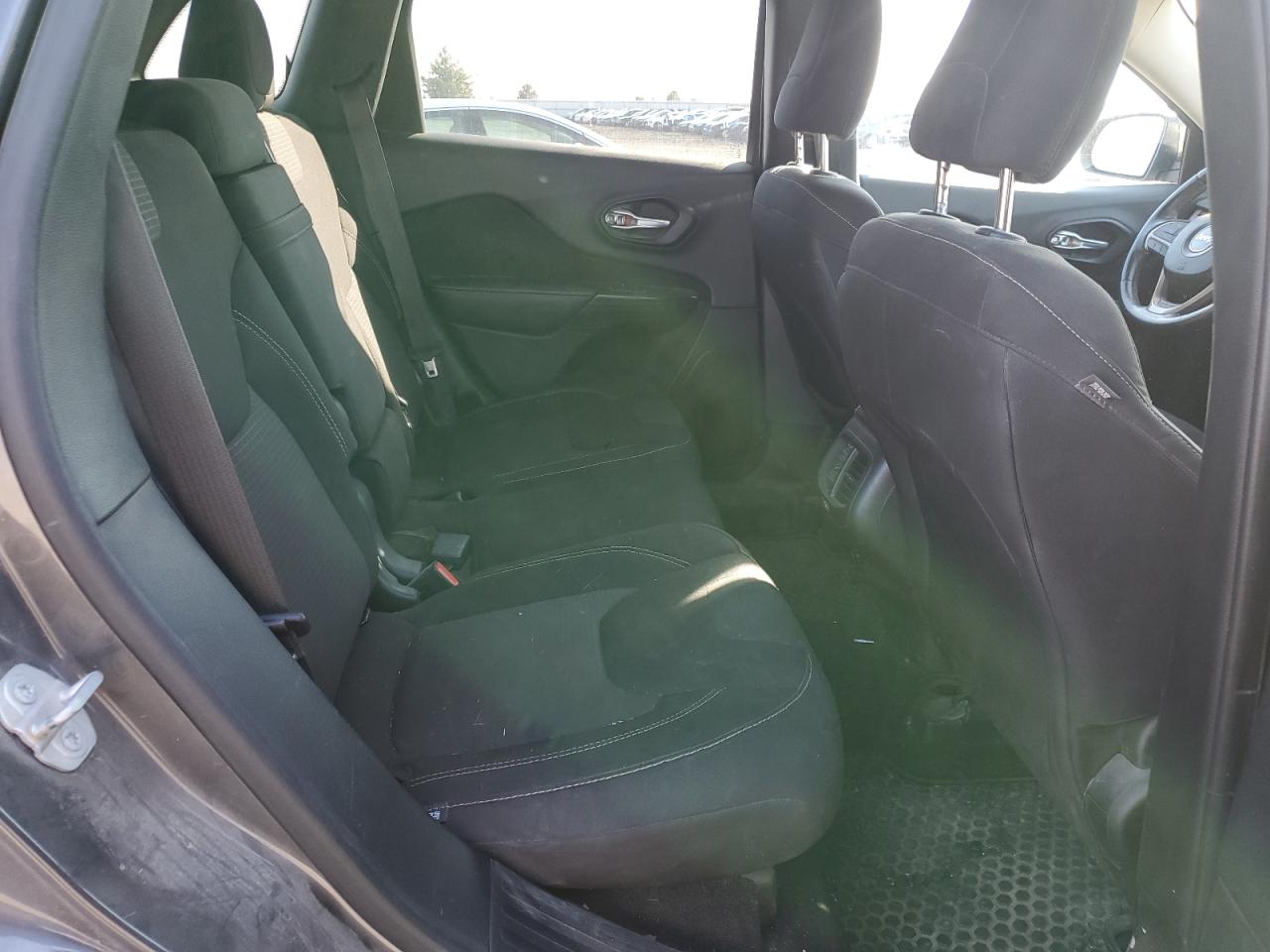 2016 Jeep Cherokee Latitude VIN: 1C4PJMCS4GW102506 Lot: 81114845