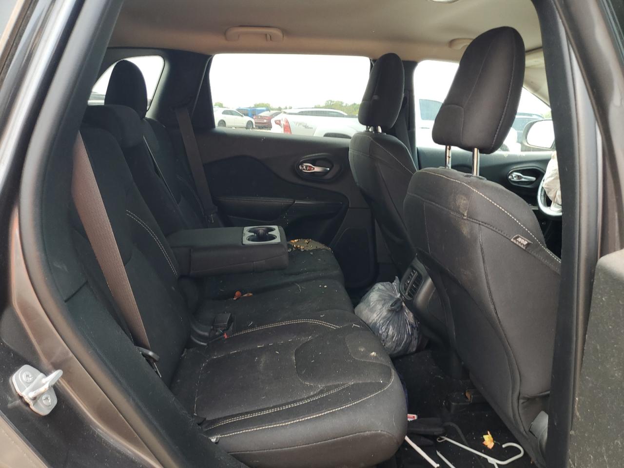 2015 Jeep Cherokee Latitude VIN: 1C4PJMCB9FW505556 Lot: 71733675