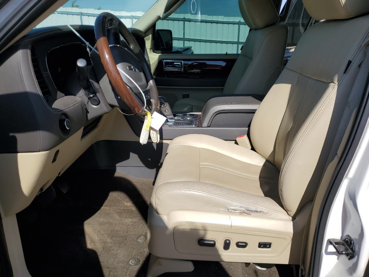 2015 Lincoln Navigator L VIN: 5LMJJ3JT8FEJ03084 Lot: 84768735