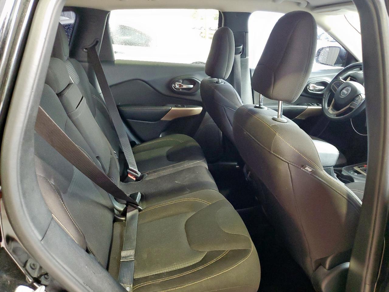 2017 Jeep Cherokee Latitude VIN: 1C4PJLCB7HW586425 Lot: 80880095