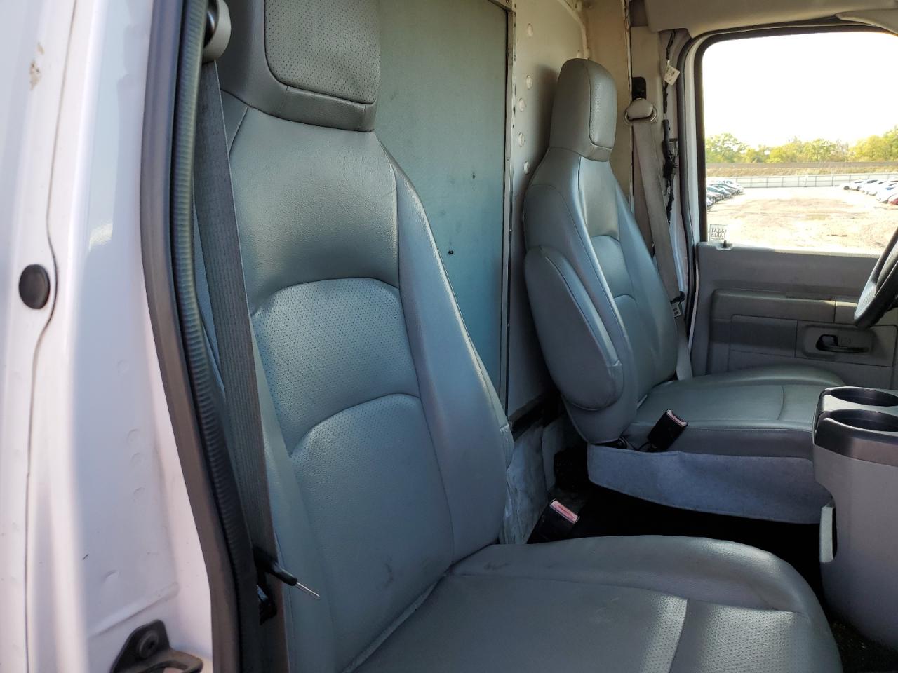 2010 Ford Econoline E450 Super Duty Cutaway Van VIN: 1FDXE4FS3ADA61607 Lot: 81303655