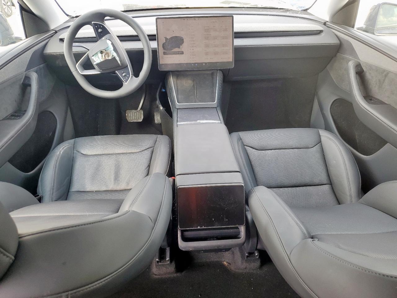 2026 Tesla Model Y VIN: 7SAYGDEE1TA407101 Lot: 81368875