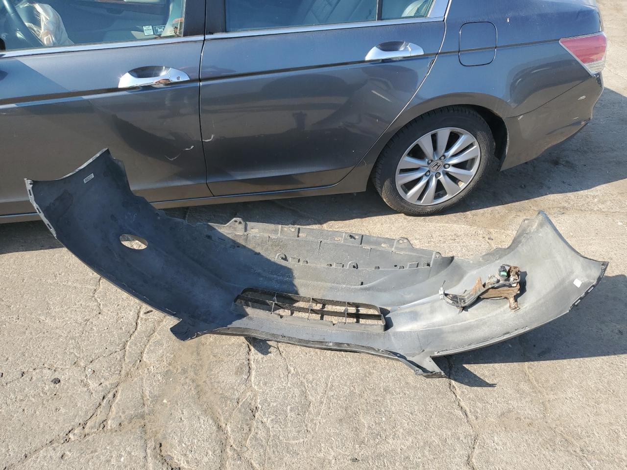 2011 Honda Accord Exl VIN: 1HGCP3F81BA005617 Lot: 81487305