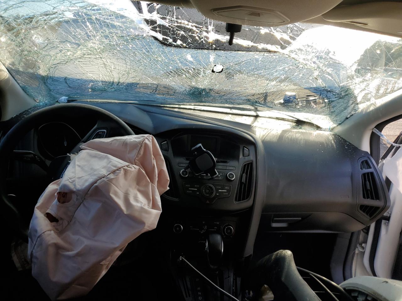 2017 Ford Focus S VIN: 1FADP3E26HL293671 Lot: 83860055