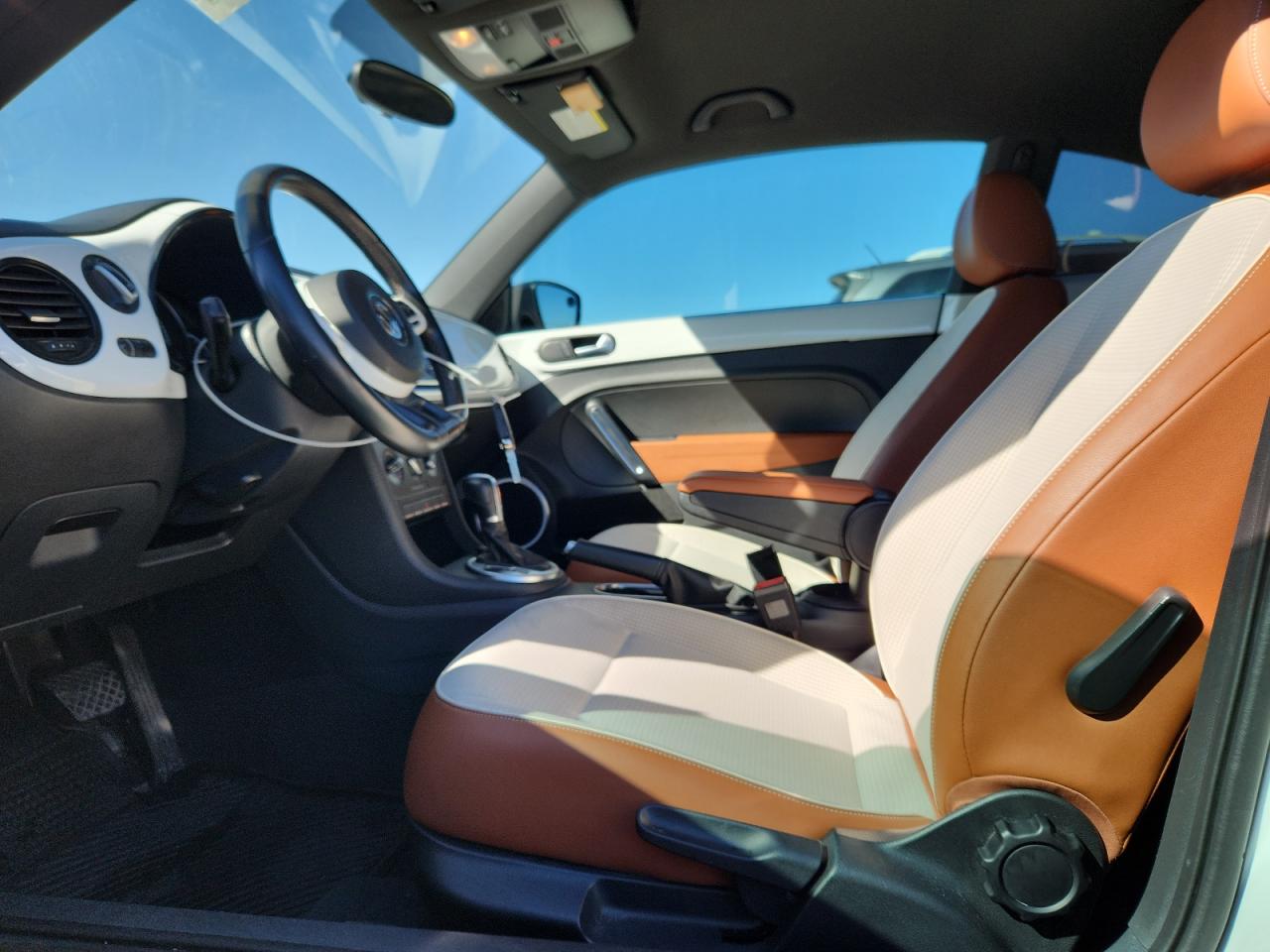 2015 Volkswagen Beetle 1.8T VIN: 3VWF17AT4FM600970 Lot: 82159445