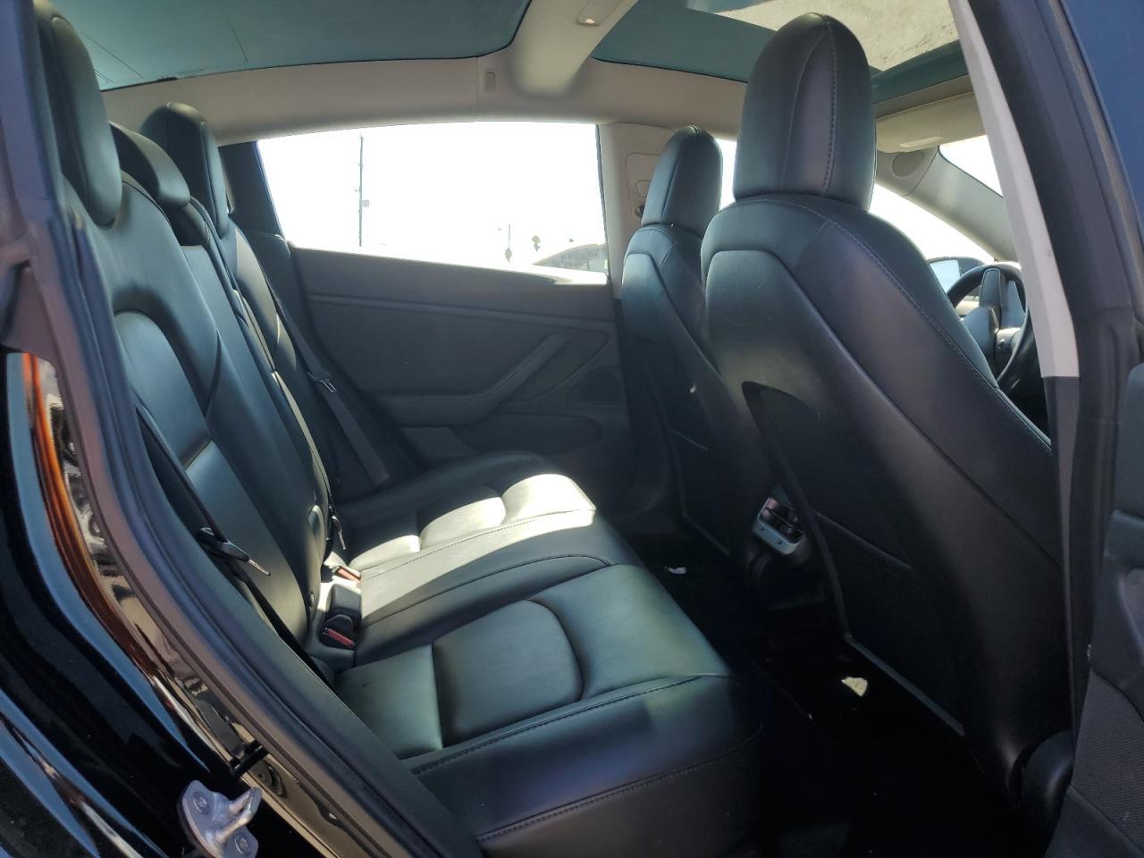 2018 Tesla Model 3 VIN: 5YJ3E1EA7JF172700 Lot: 71266375