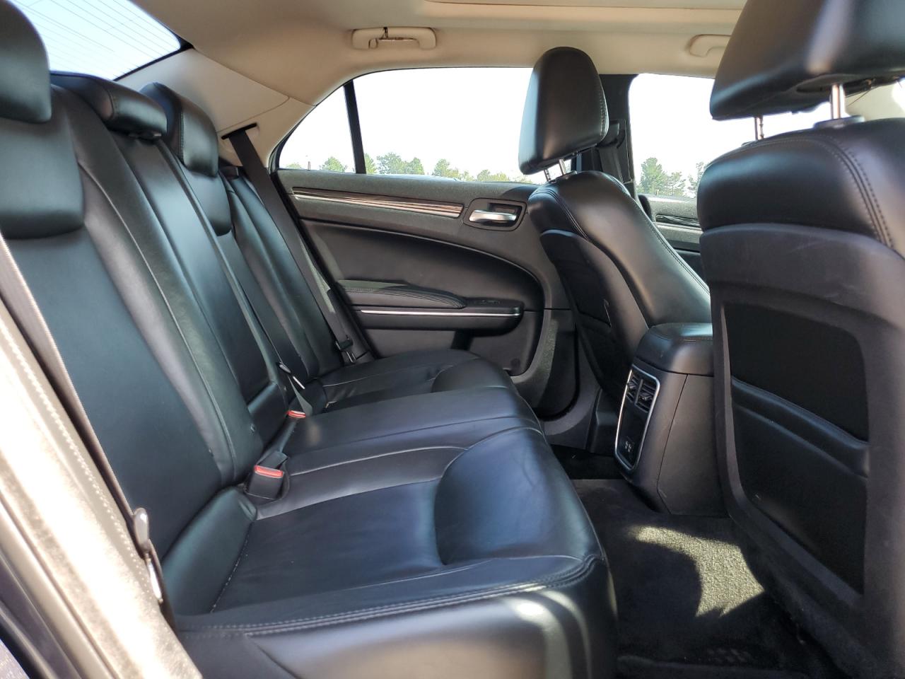 2016 Chrysler 300 Limited VIN: 2C3CCARG7GH230431 Lot: 81580425