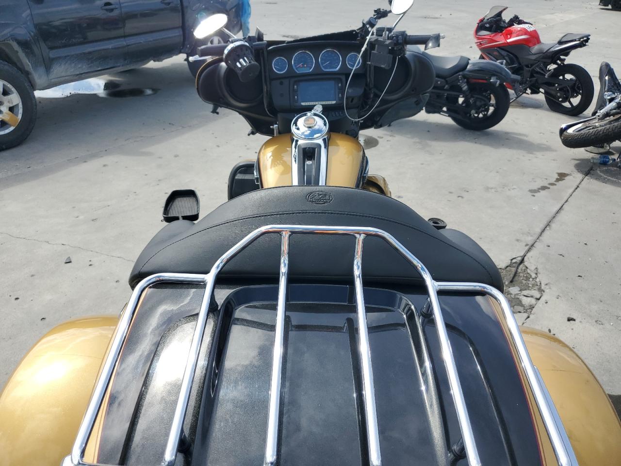 2017 Harley-Davidson Flhtcutg Tri Glide Ultra VIN: 1HD1MAD18HB851091 Lot: 70980155