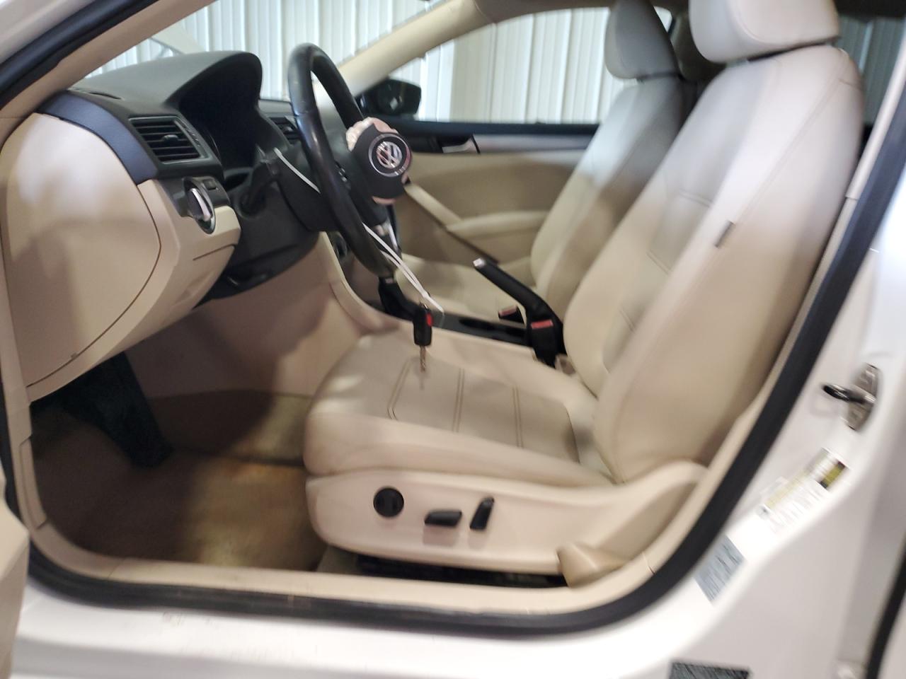 2014 Volkswagen Passat S VIN: 1VWAT7A3XEC038092 Lot: 81437885