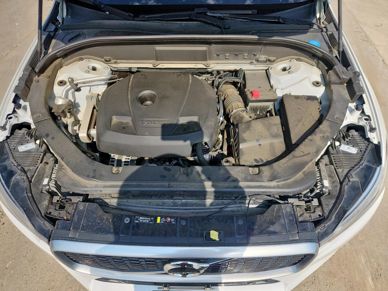 2018 Volvo Xc60 T6 R-Design VIN: LYVA22RM9JB117015 Lot: 83844395