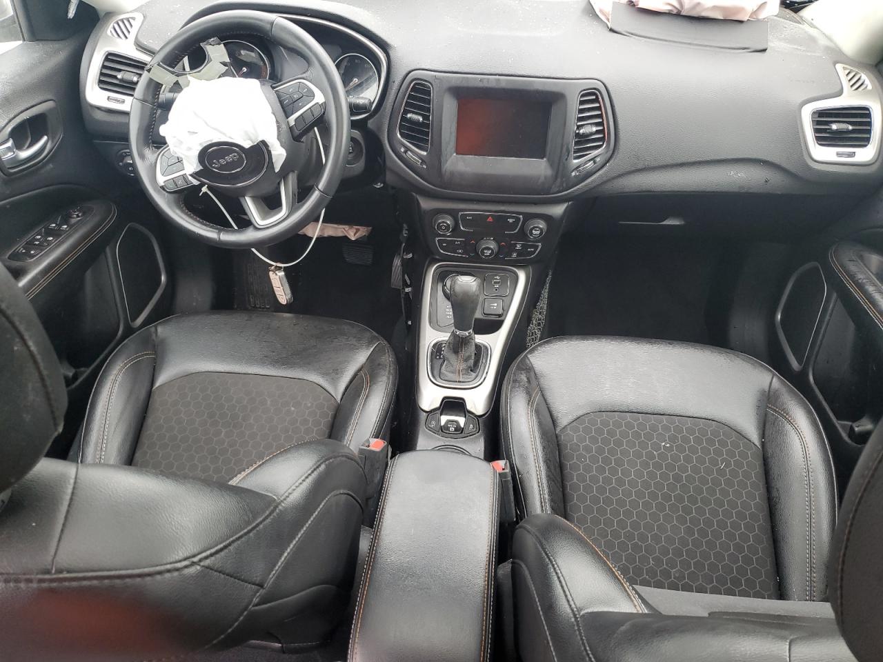 2018 Jeep Compass Latitude VIN: 3C4NJDBB5JT398688 Lot: 84835035