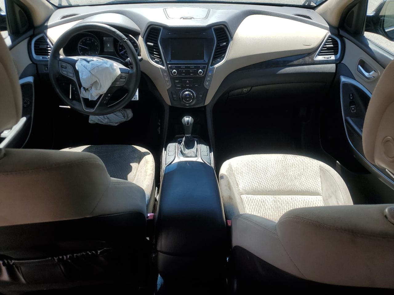 2017 Hyundai Santa Fe Se VIN: KM8SMDHF1HU224696 Lot: 84002645