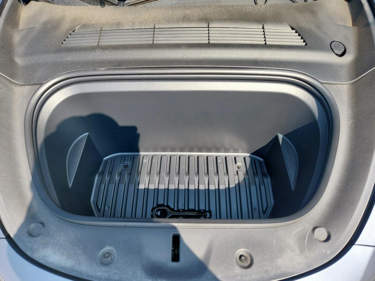 2022 Tesla Model Y VIN: 7SAYGDEF9NF352427 Lot: 71035525