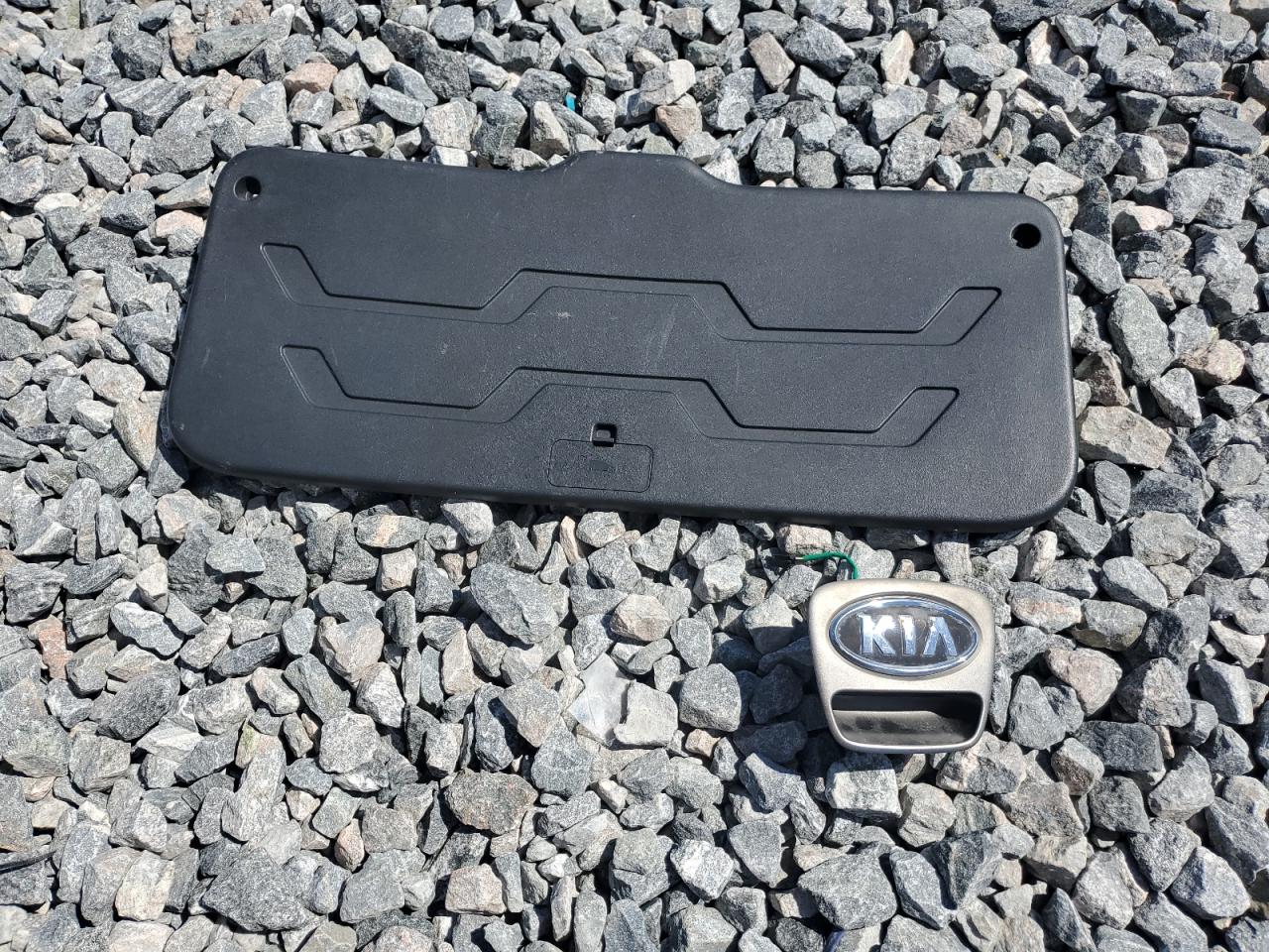 2011 Kia Soul + VIN: KNDJT2A21B7339819 Lot: 81268555